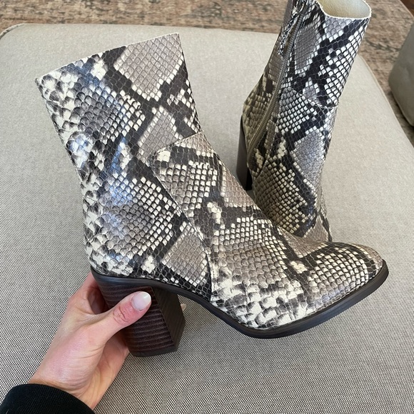 Steve Madden Shoes - NEW! Steve Madden Snakeskin Booties